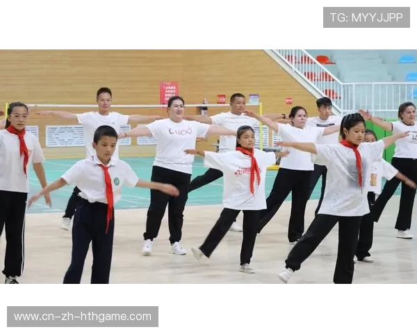 体操队进行整套动作演练,节奏把控良好